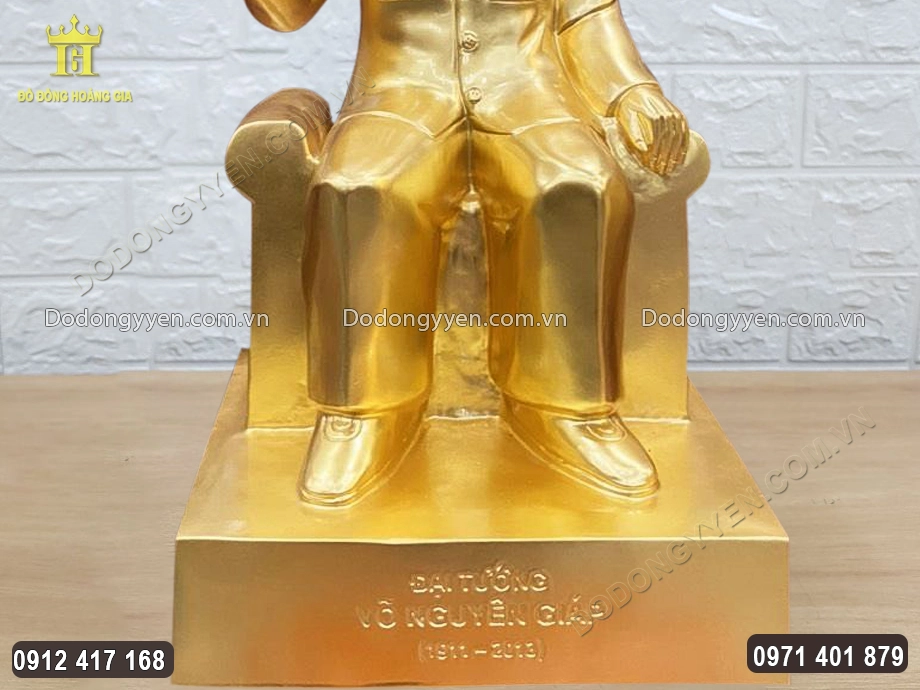 B&aacute;c Gi&aacute;p được đ&uacute;c theo thế ngồi vững ch&atilde;i